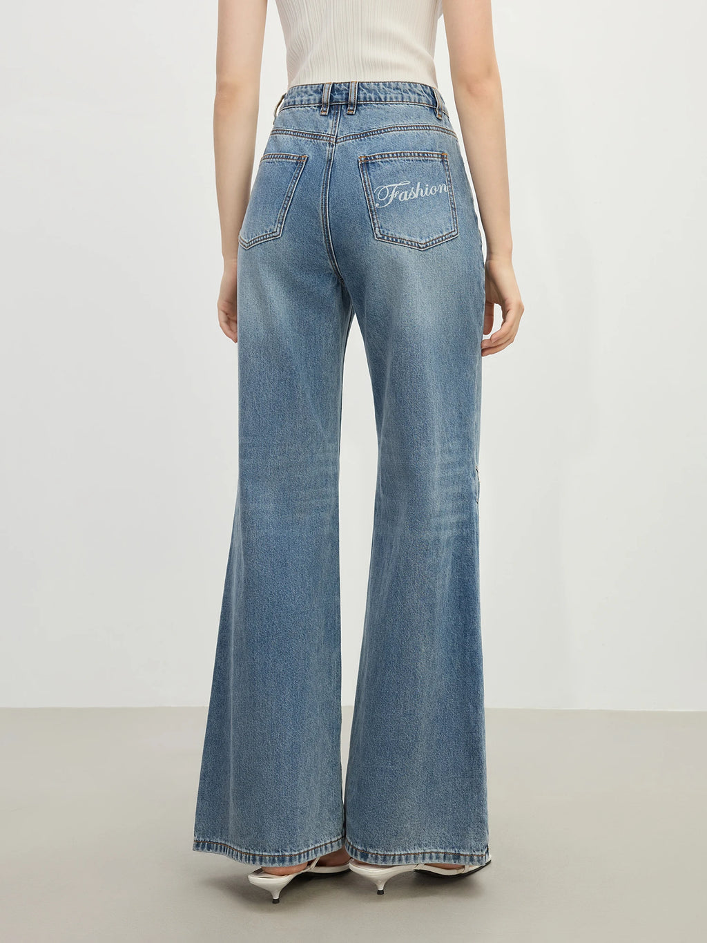 Nord & Sage – Elegante High-Waist Flared Jeans mit Beinverlängerungseffekt (Sommer 2025)