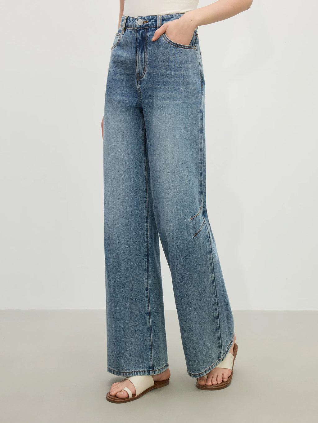 Nord & Sage – Elegante High-Waist Flared Jeans mit Beinverlängerungseffekt (Sommer 2025)