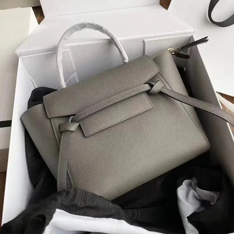 Nord & Sage – Elegante Echtleder Crossbody Handtasche im Shell-Design