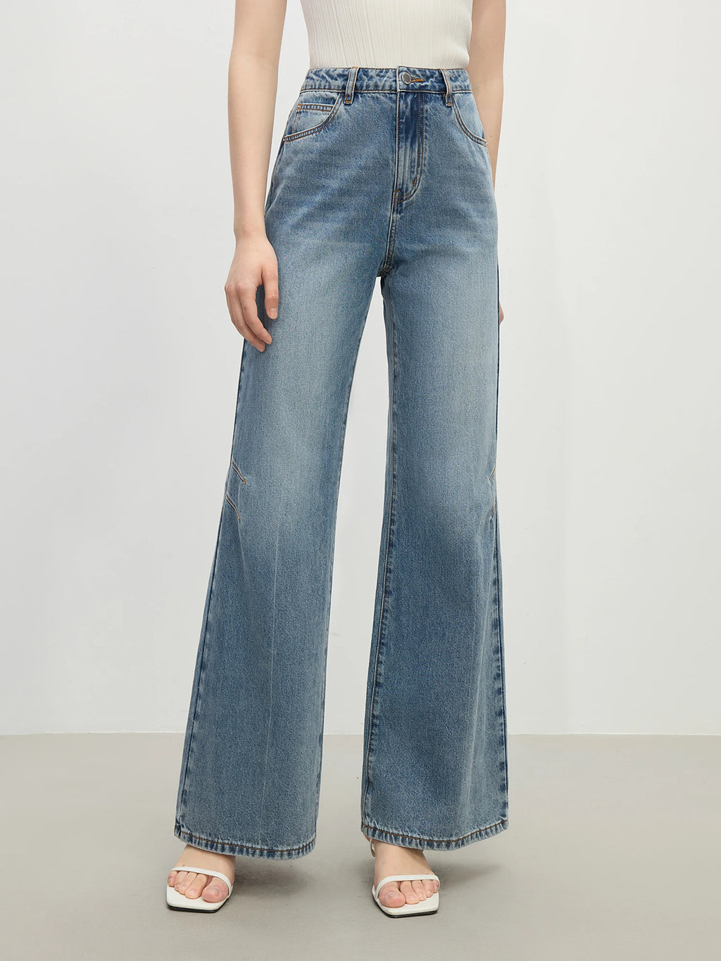 Nord & Sage – Elegante High-Waist Flared Jeans mit Beinverlängerungseffekt (Sommer 2025)