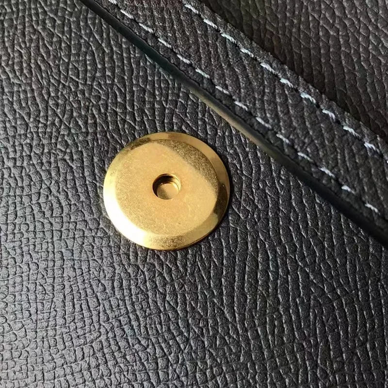 Nord & Sage – Elegante Echtleder Crossbody Handtasche im Shell-Design
