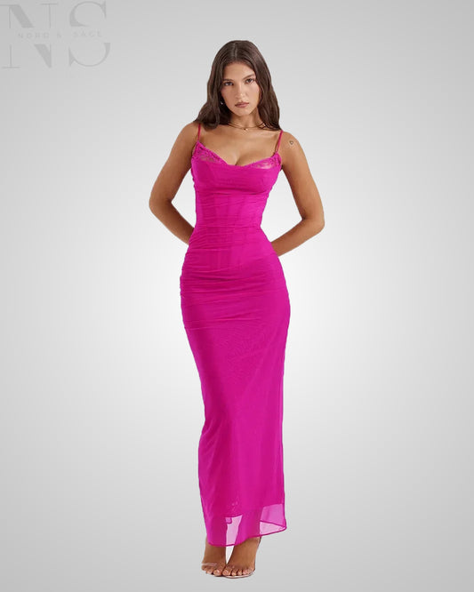 The Amira Dress – Figurbetontes Maxi Meshkleid in Pink